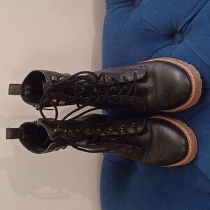 Woman Boots 8M /39